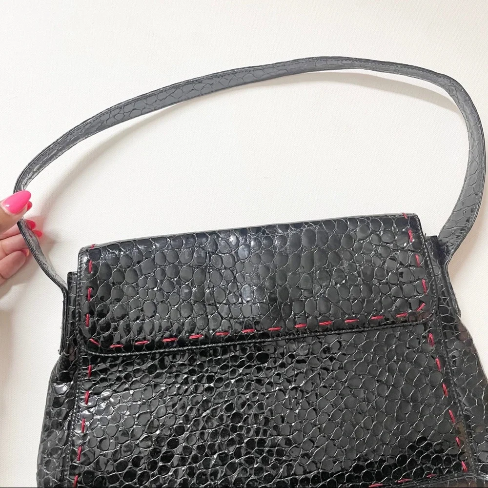 BCBG MAX AZRIA BLACK ITALIAN LEATHER SHOULDER BAG RED STITCHING RED INTERIOR - Picture 5 of 12